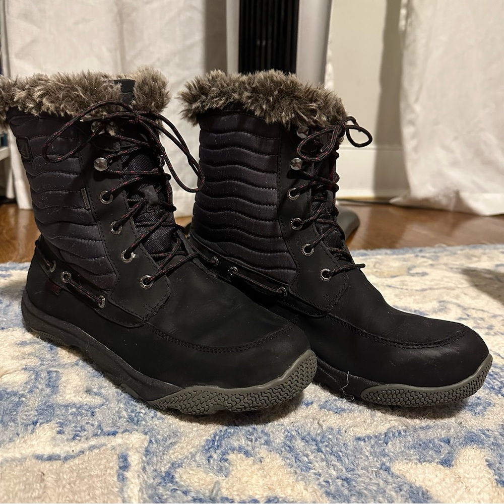 Sperry snow boots size 10 women’s